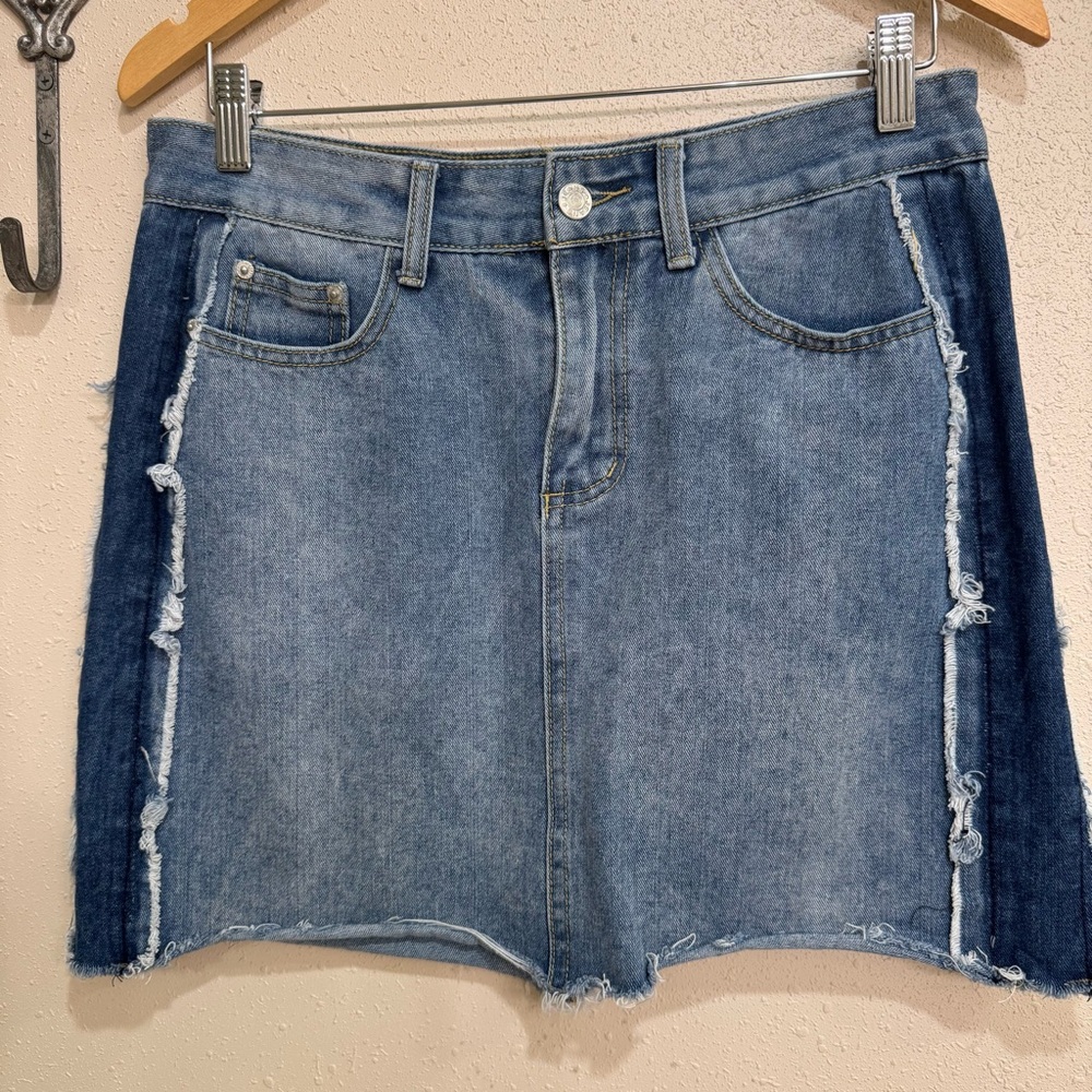 Chelsea & Violet Two-Tone Blue Denim Mini Skirt M